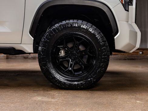 Used 2024 Toyota Tundra Limited AWD/4WD image 12