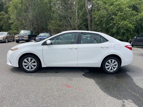Used 2015 Toyota Corolla LE FWD image 2
