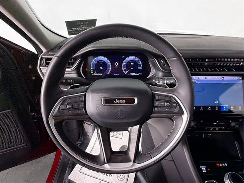 Used 2023 Jeep Grand Cherokee Limited image 11