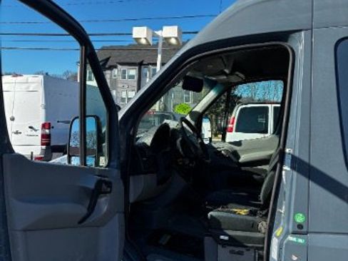 Used 2018 Mercedes-Benz Sprinter 2500 image 14