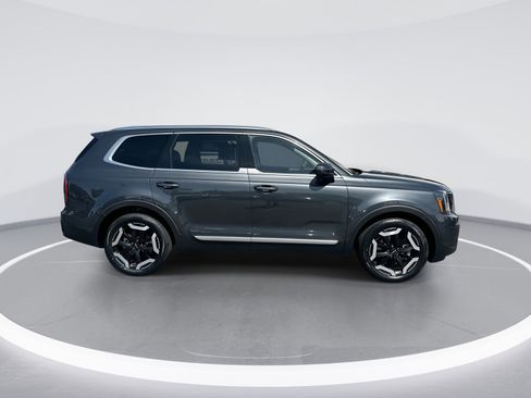 Used 2023 Kia Telluride EX w/ EX Captain's Chair Package FWD image 10