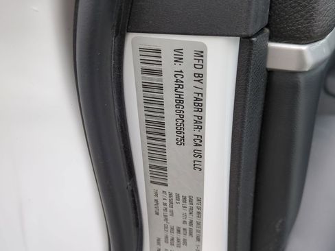 Used 2023 Jeep Grand Cherokee Limited w/ Luxury Tech Group II image 42