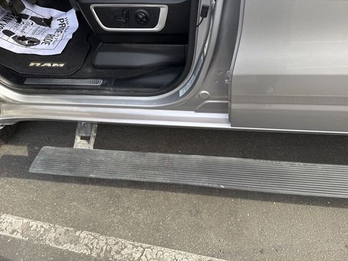 Used 2019 RAM 1500 Laramie AWD/4WD image 23