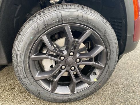 New 2025 Jeep Grand Cherokee Limited image 12