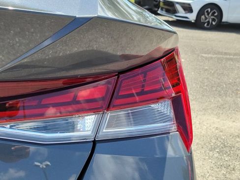 Used 2025 Hyundai Elantra Hybrid FWD image 8