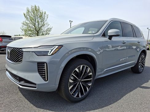 New 2025 Volvo XC90 B6 Core w/ Climate Package image 2