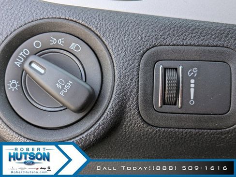 Used 2019 Dodge Journey SE w/ Premium Group image 25