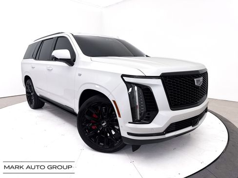 Used 2025 Cadillac Escalade Sport Platinum w/ LPO, ONYX Package AWD/4WD image 1