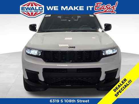 New 2025 Jeep Grand Cherokee L Altitude image 12