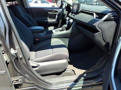 Certified 2021 Toyota RAV4 LE AWD/4WD image 10