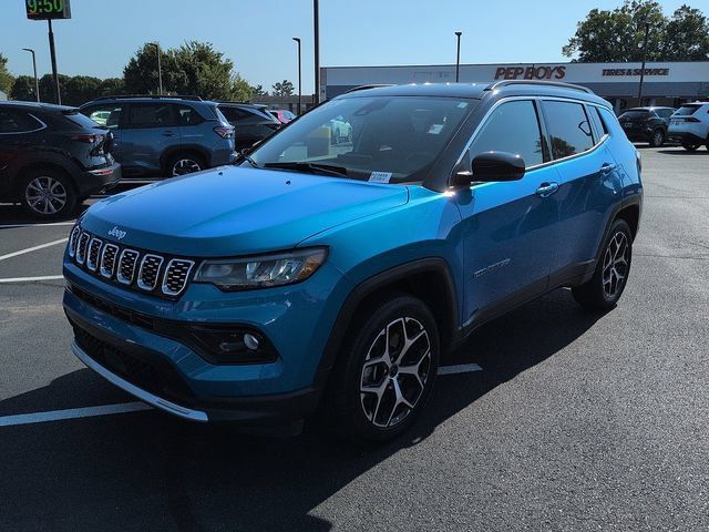 Used 2025 Jeep Compass Limited AWD/4WD image 3