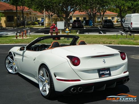Used 2017 Ferrari California T RWD image 52