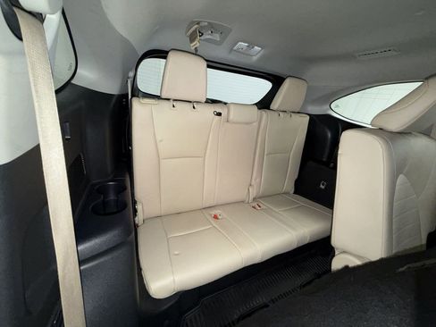 Used 2023 Toyota Highlander XLE AWD/4WD image 11