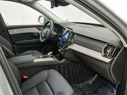 Certified 2025 Volvo XC90 B5 Plus w/ Protection Package Premier image 15
