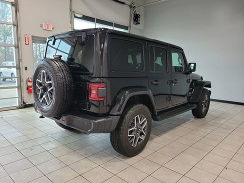 Used 2024 Jeep Wrangler Sahara image 6