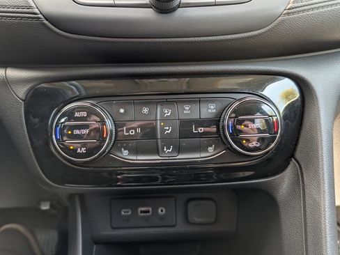 Used 2022 Buick Encore GX Select FWD image 23