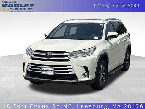Used 2018 Toyota Highlander XLE AWD/4WD image 1