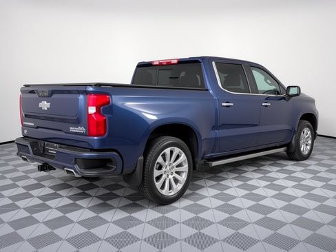 Used 2022 Chevrolet Silverado 1500 High Country w/ Technology Package AWD/4WD image 9