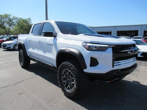 New 2026 Chevrolet Colorado ZR2 AWD/4WD image 3