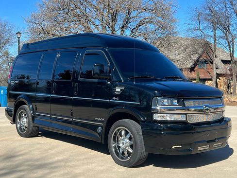 Used 2017 Chevrolet Express 2500 image 11