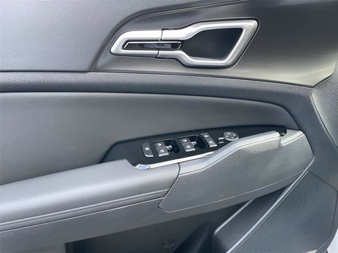 Used 2025 Kia Sportage EX image 24