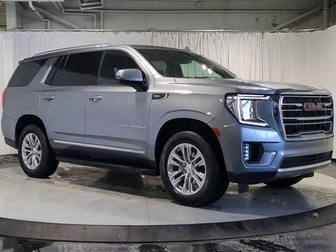 Used 2023 GMC Yukon SLT w/ SLT Luxury Package image 2