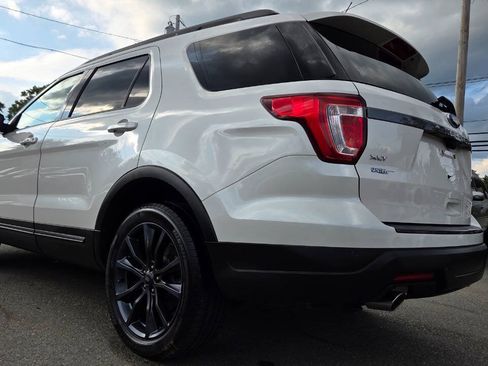 Used 2019 Ford Explorer XLT w/ Equipment Group 202A AWD/4WD image 11