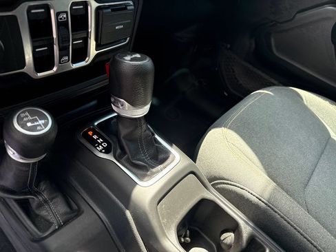 Used 2025 Jeep Wrangler Unlimited Sport AWD/4WD image 30