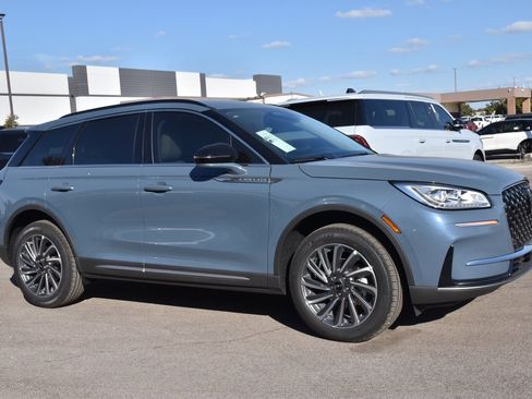 New 2026 Lincoln Corsair Reserve image 4