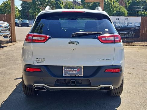 Used 2016 Jeep Cherokee Limited w/ Trailer Tow Group AWD/4WD image 6