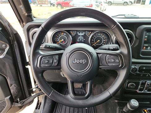 Used 2022 Jeep Gladiator Willys image 17