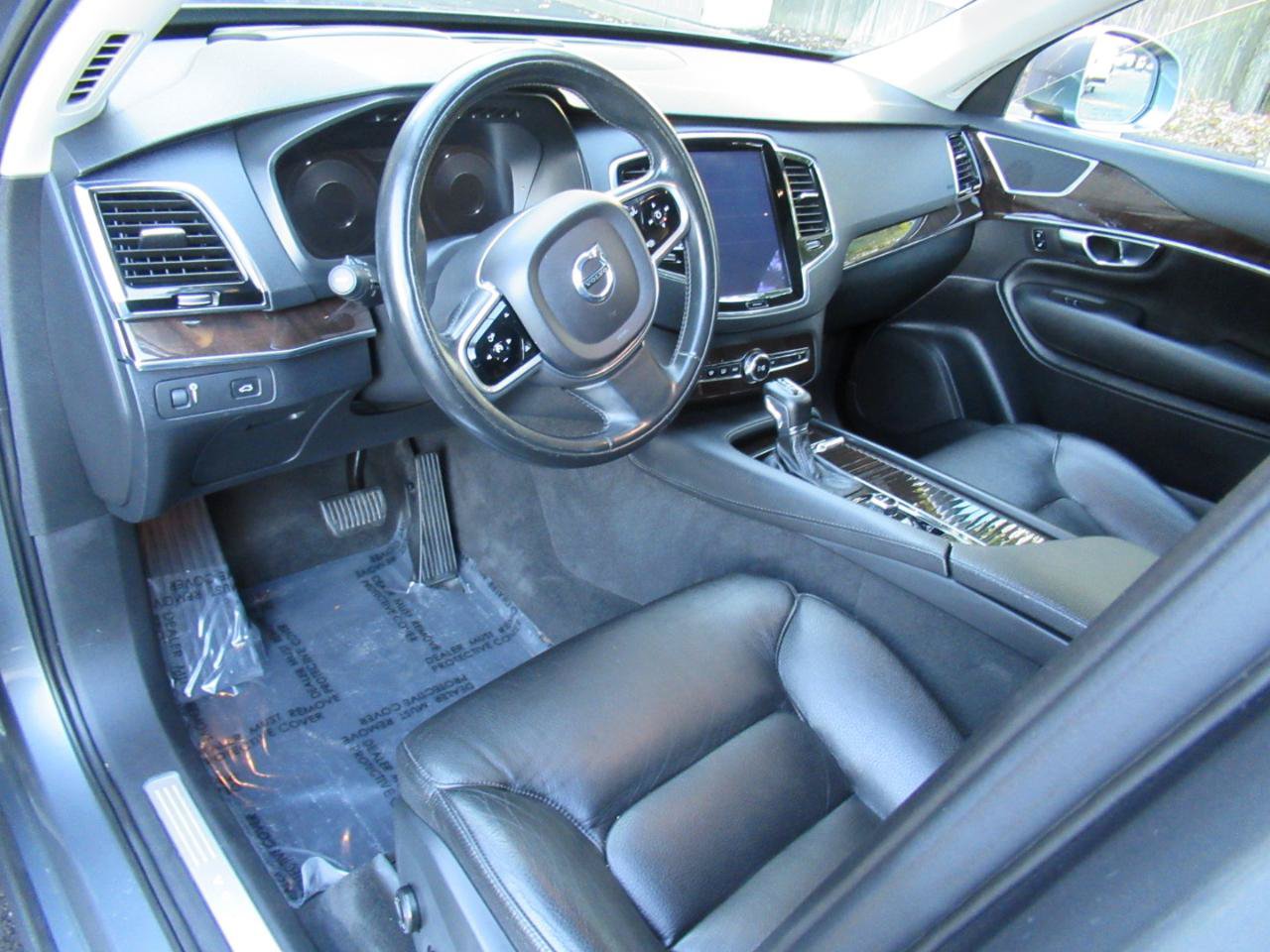 Used 2017 Volvo XC90 T6 Momentum w/ Vision Package AWD/4WD image 8