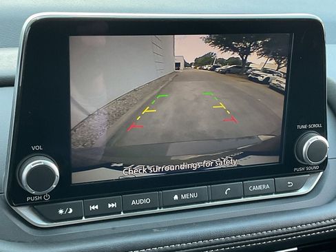 Used 2025 Nissan Rogue SV image 26