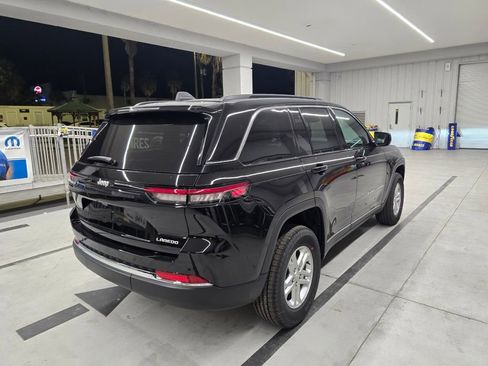 New 2025 Jeep Grand Cherokee Laredo w/ Luxury Tech Group I RWD image 6