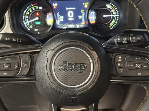 Used 2024 Jeep Wrangler Unlimited w/ Convenience Group AWD/4WD image 11