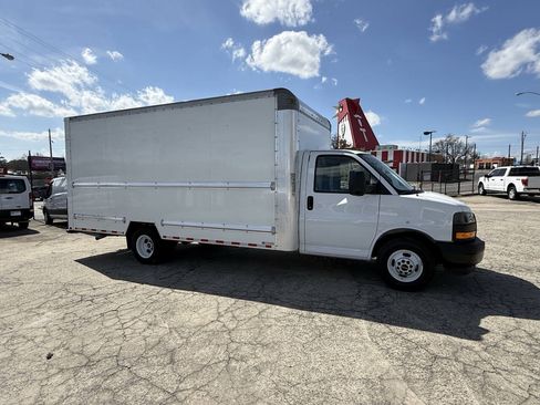 Used 2021 GMC Savana 3500 Extended w/ Power Convenience Package RWD image 2