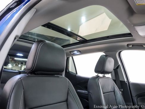 Used 2023 GMC Terrain SLT w/ Elevation Edition image 34