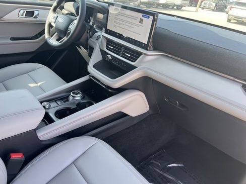 New 2025 Ford Explorer Active w/ Active Comfort Package image 12