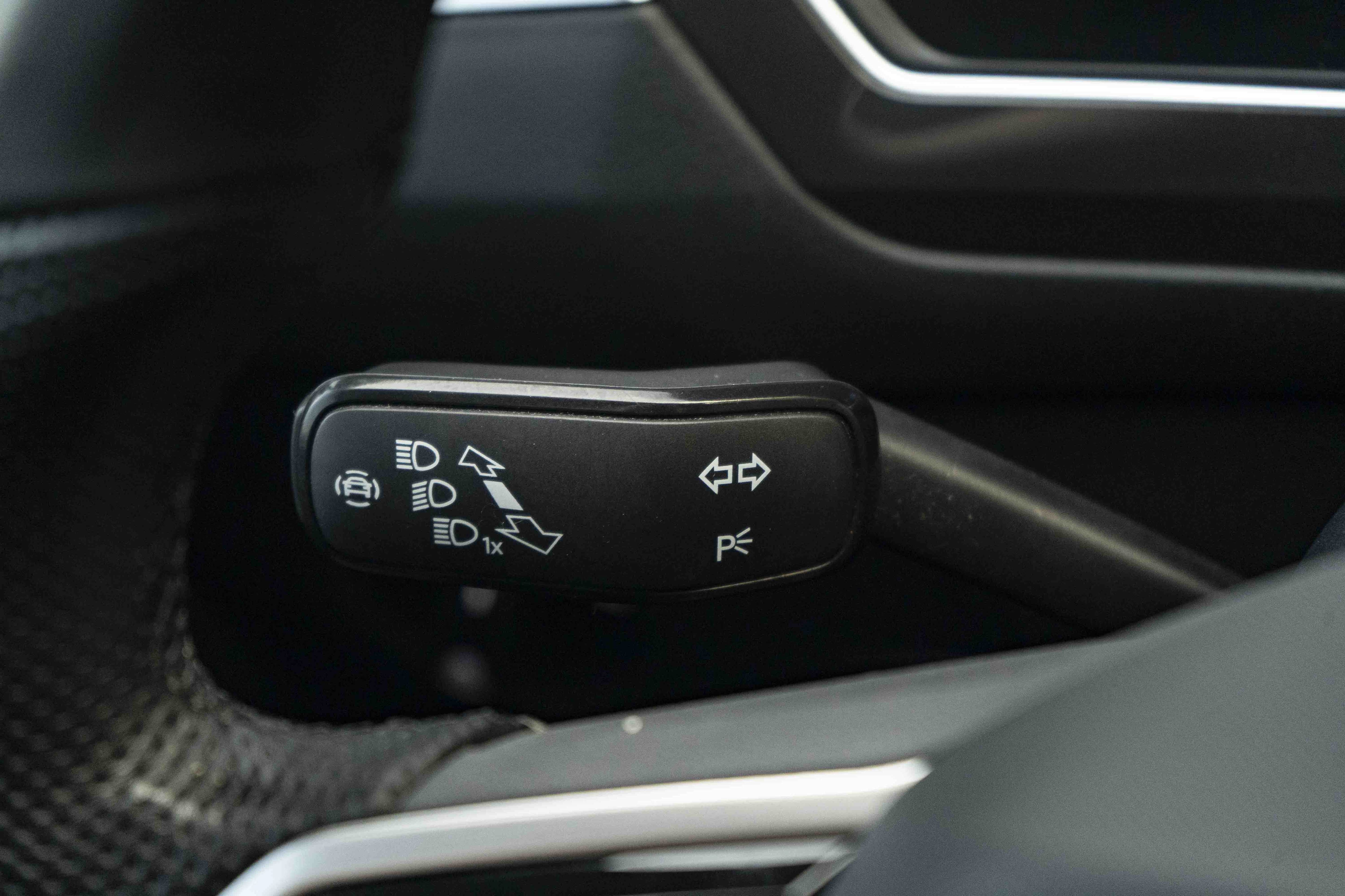 Certified 2023 Volkswagen Tiguan SE R-Line FWD image 20