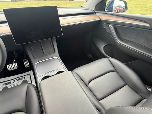 Used 2023 Tesla Model Y Performance image 11