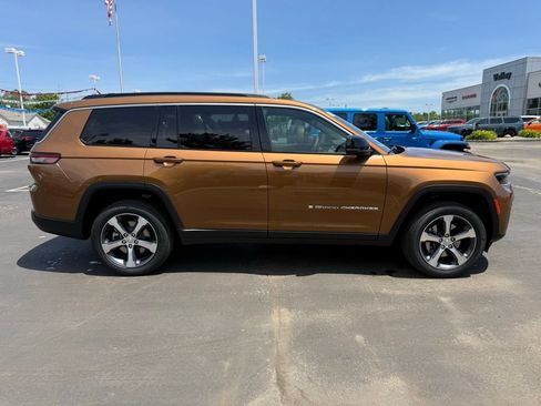 New 2026 Jeep Grand Cherokee L Limited AWD/4WD image 2