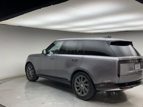 Used 2023 Land Rover Range Rover SE image 4