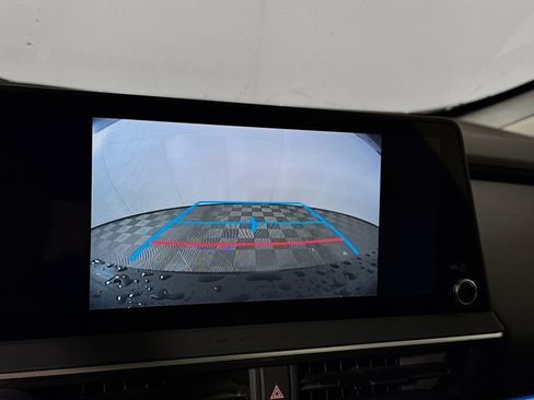 Certified 2025 Toyota Prius XLE image 18