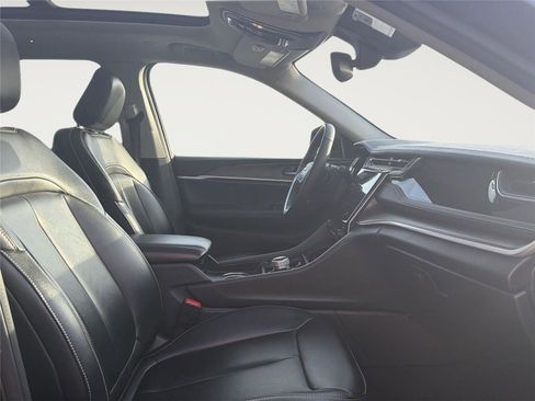 Used 2024 Jeep Grand Cherokee Limited 4xe image 13