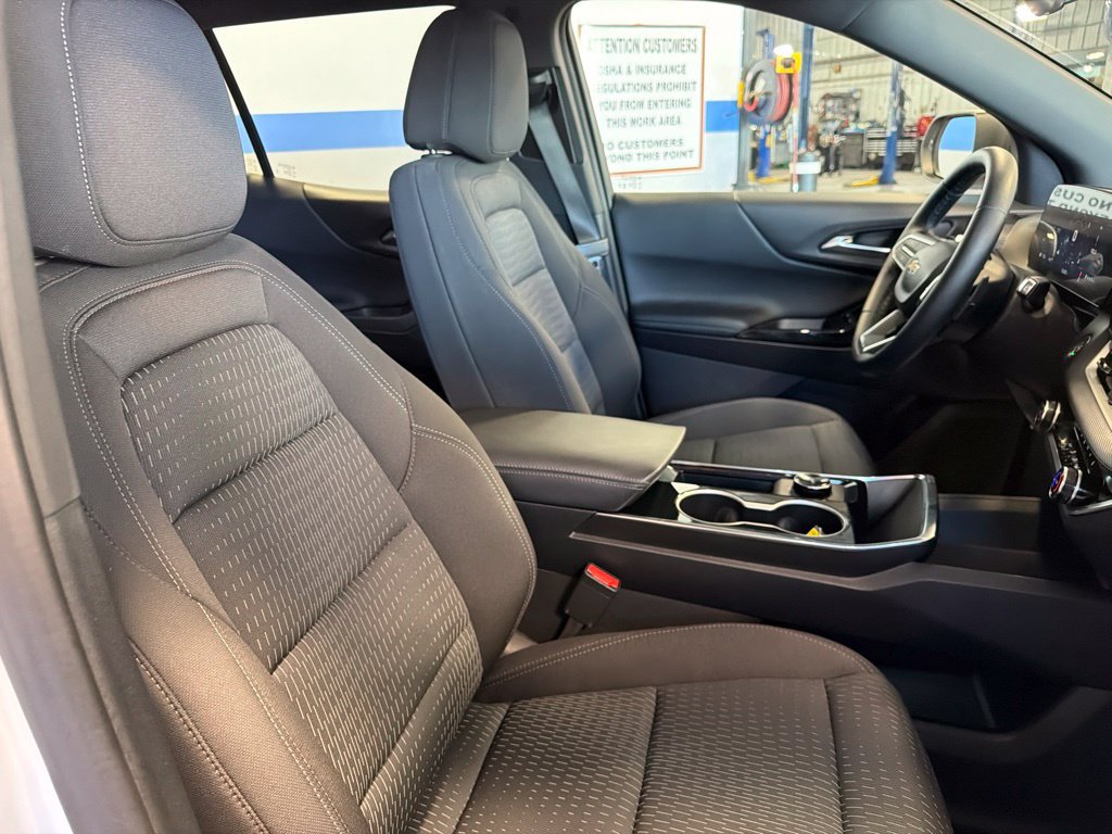Used 2026 Chevrolet Equinox LT AWD/4WD image 28