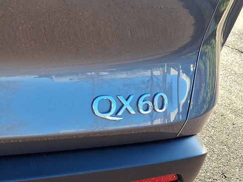 Certified 2025 INFINITI QX60 Luxe image 33