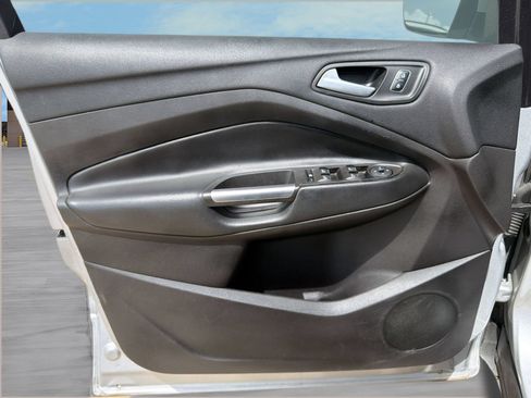 Used 2019 Ford Escape SE FWD image 13