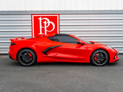 Used 2024 Chevrolet Corvette Stingray Premium Cpe w/ Z51 Performance Package RWD image 41