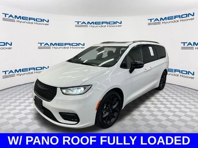 Used 2025 Chrysler Pacifica Limited