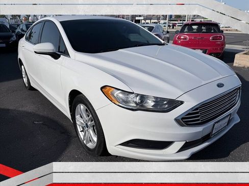 Used 2018 Ford Fusion SE w/ Fusion SE Technology Package FWD image 2
